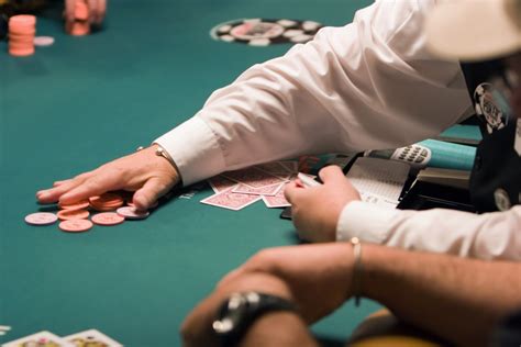 how to beat poker tournament